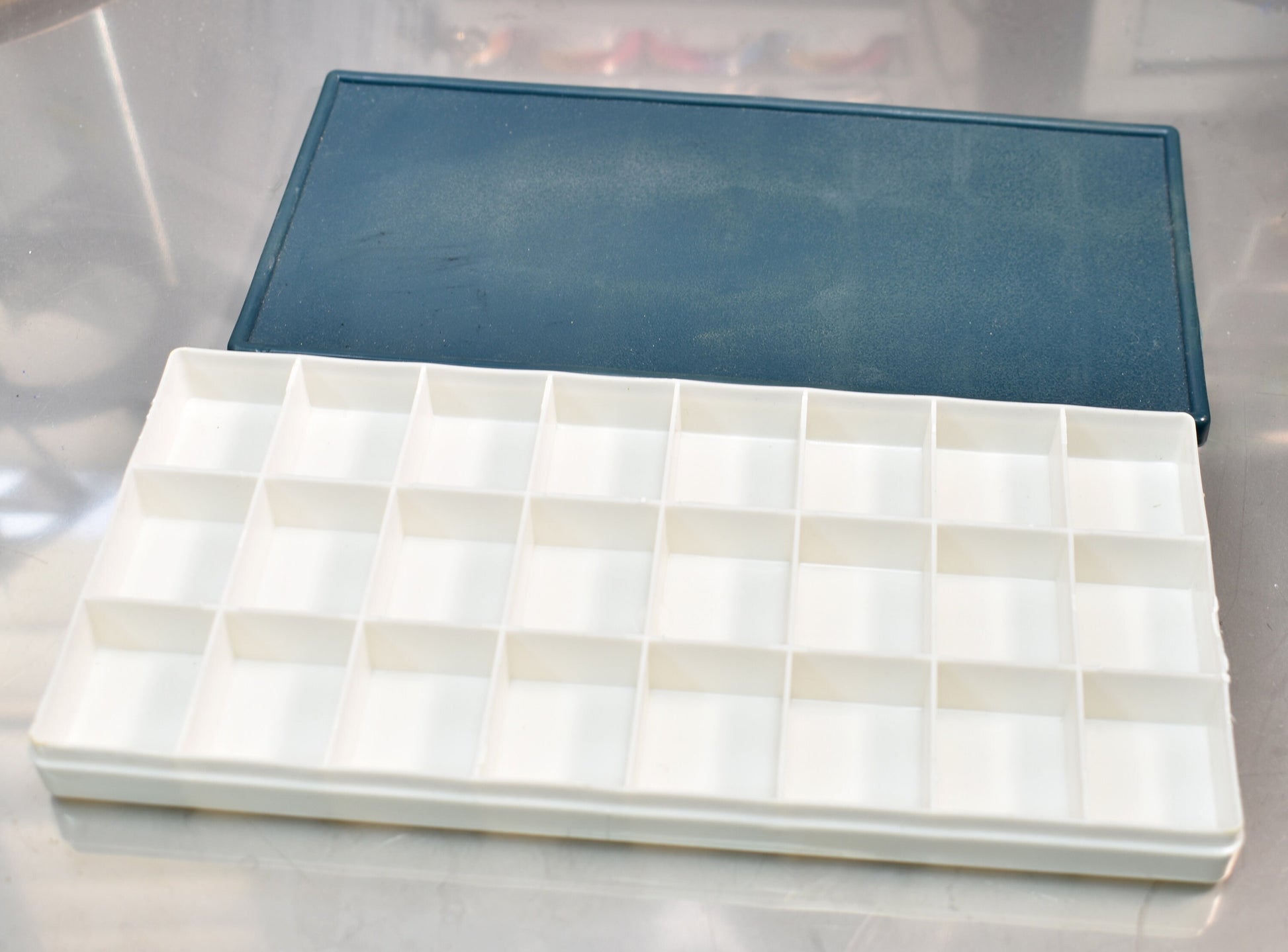 Enameling Supplies 24 Cells Paints Palette Watercolor Acrylic Oil Painting Container Box with Soft Lid