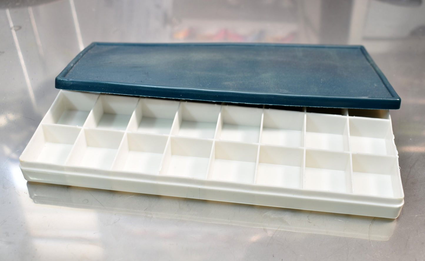 Enameling Supplies 24 Cells Paints Palette Watercolor Acrylic Oil Painting Container Box with Soft Lid