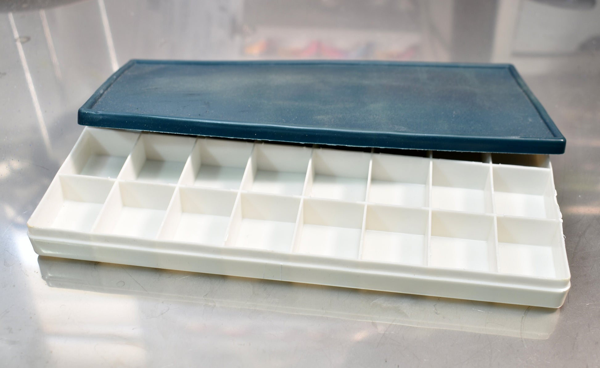 Enameling Supplies 24 Cells Paints Palette Watercolor Acrylic Oil Painting Container Box with Soft Lid